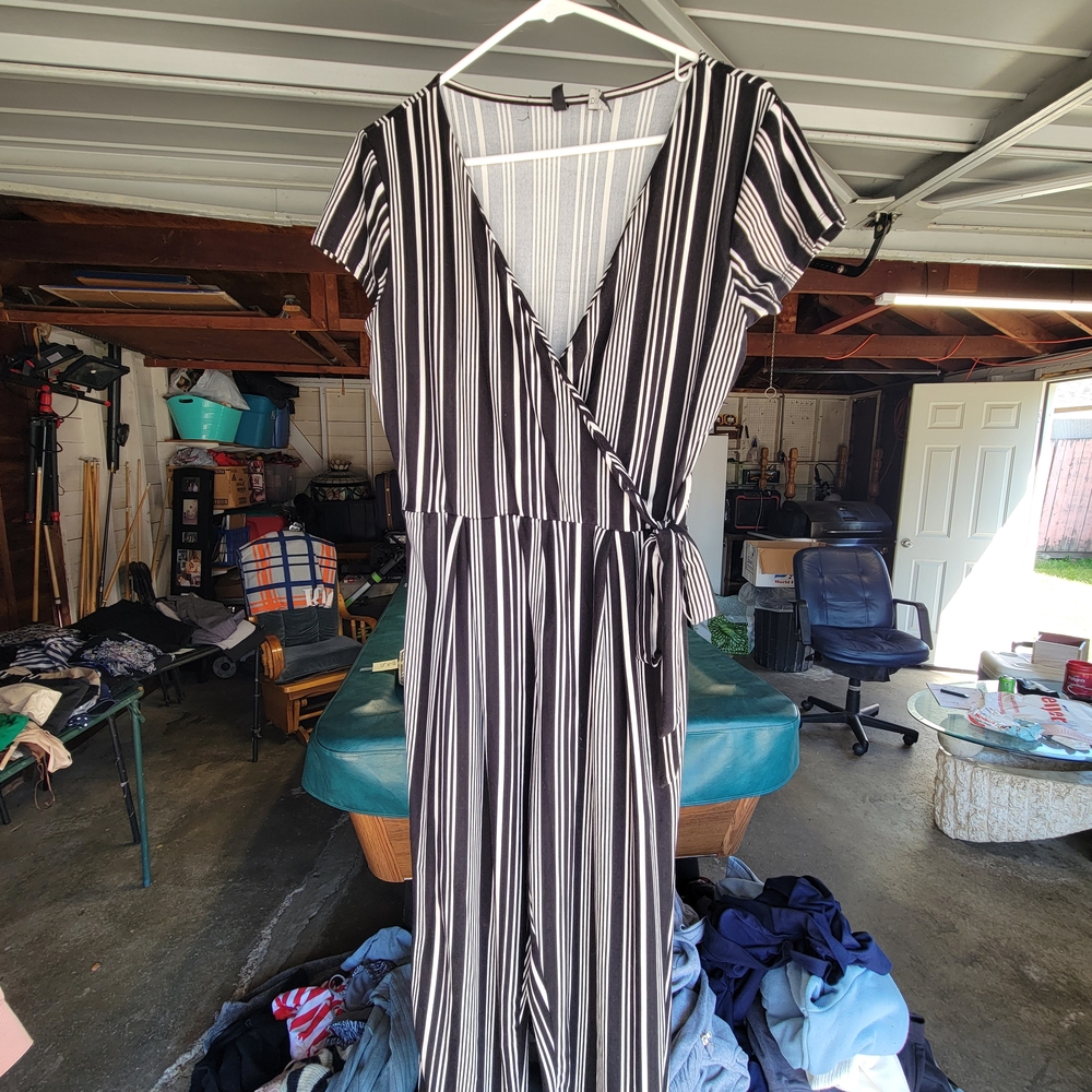 Derek Heart Gray and White Striped Top